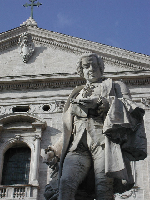 statue