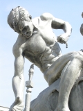statue